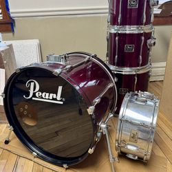 Pearl Export Series drum set 5-pc. Includes Pearl Steel Shell snare. Used. Complete.