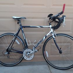 700x25c. FUJI FINEST MENS ROAD RACING BIKE. (L).58CM. FRESHLY TUNE UP, LIKE NEW WITH UPGRADES. 👌🏼