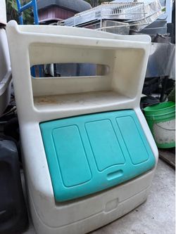 Plastic toy holder