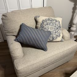 Dandrea Oversized Chair And Ottomon (Ashley furniture)