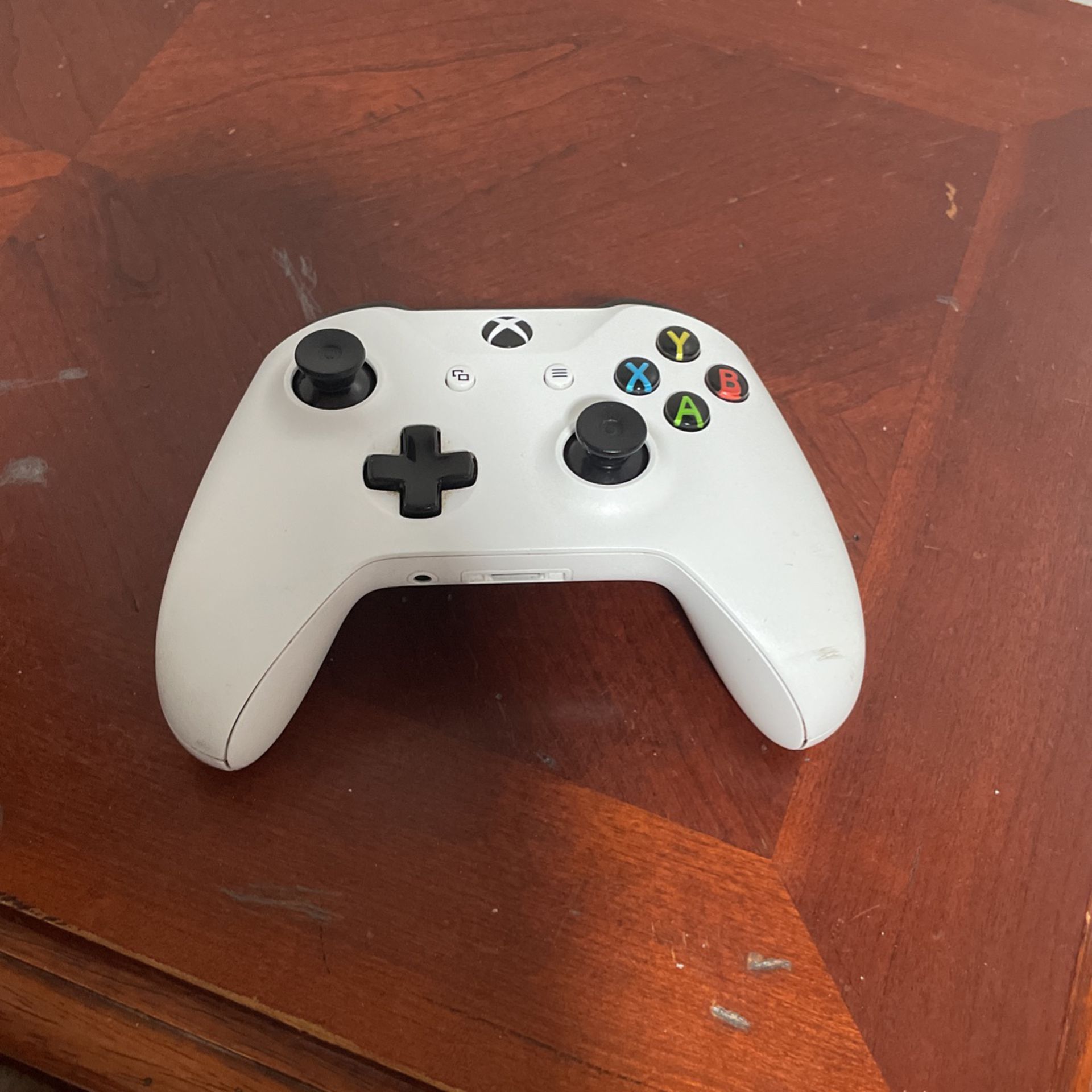 White Xbox One Controller 