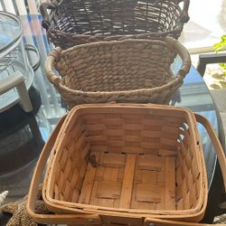Set a three baskets