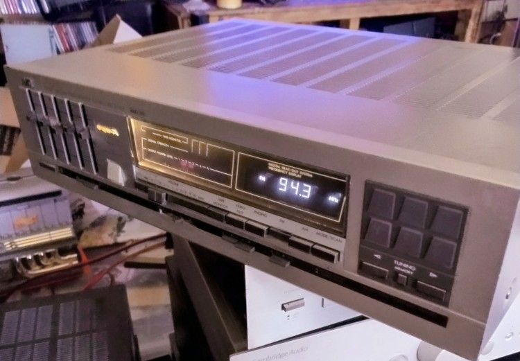 Killer 80s Receiver but its not champagne its silver!