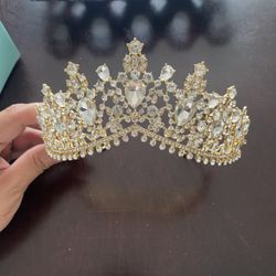 Gold crown 
