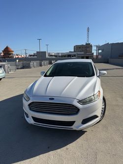 2013 Ford Fusion Hybrid – White – Clean Title