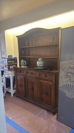 Book Shelve/ wine cabinet