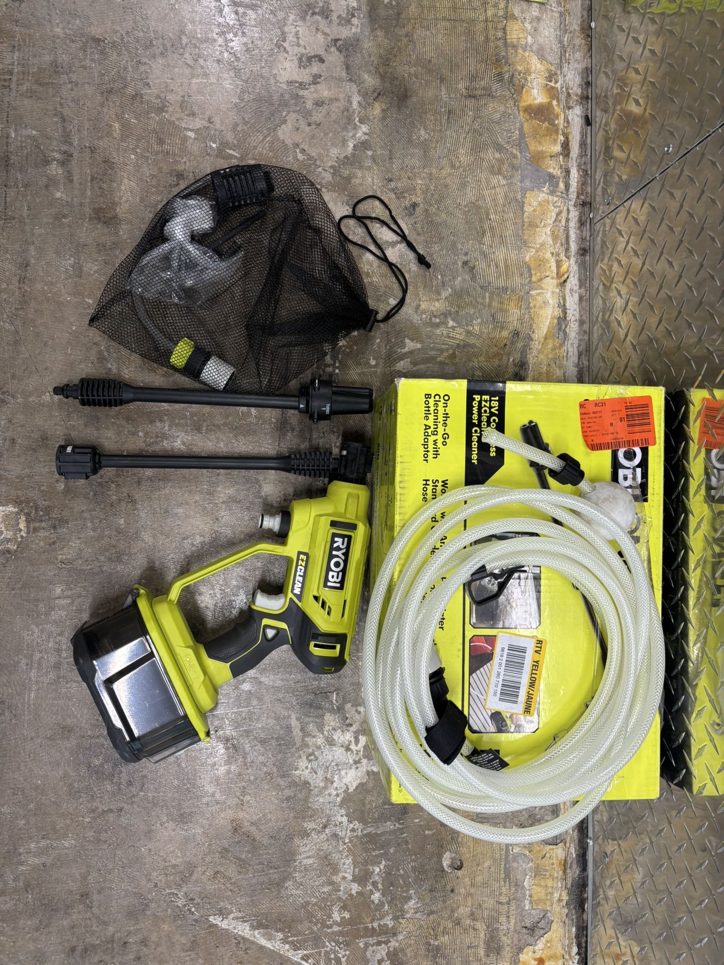 RYOBI EZClean 320 PSI 0.8GPM 18V Cordless Power Cleaner RY121850 -TOOL ONLY