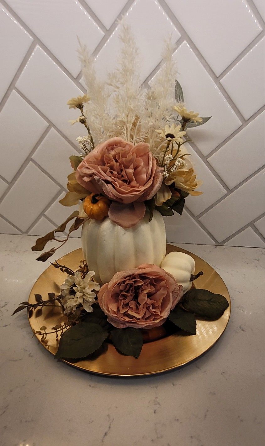 Fall Themed Pumkin Centerpieces