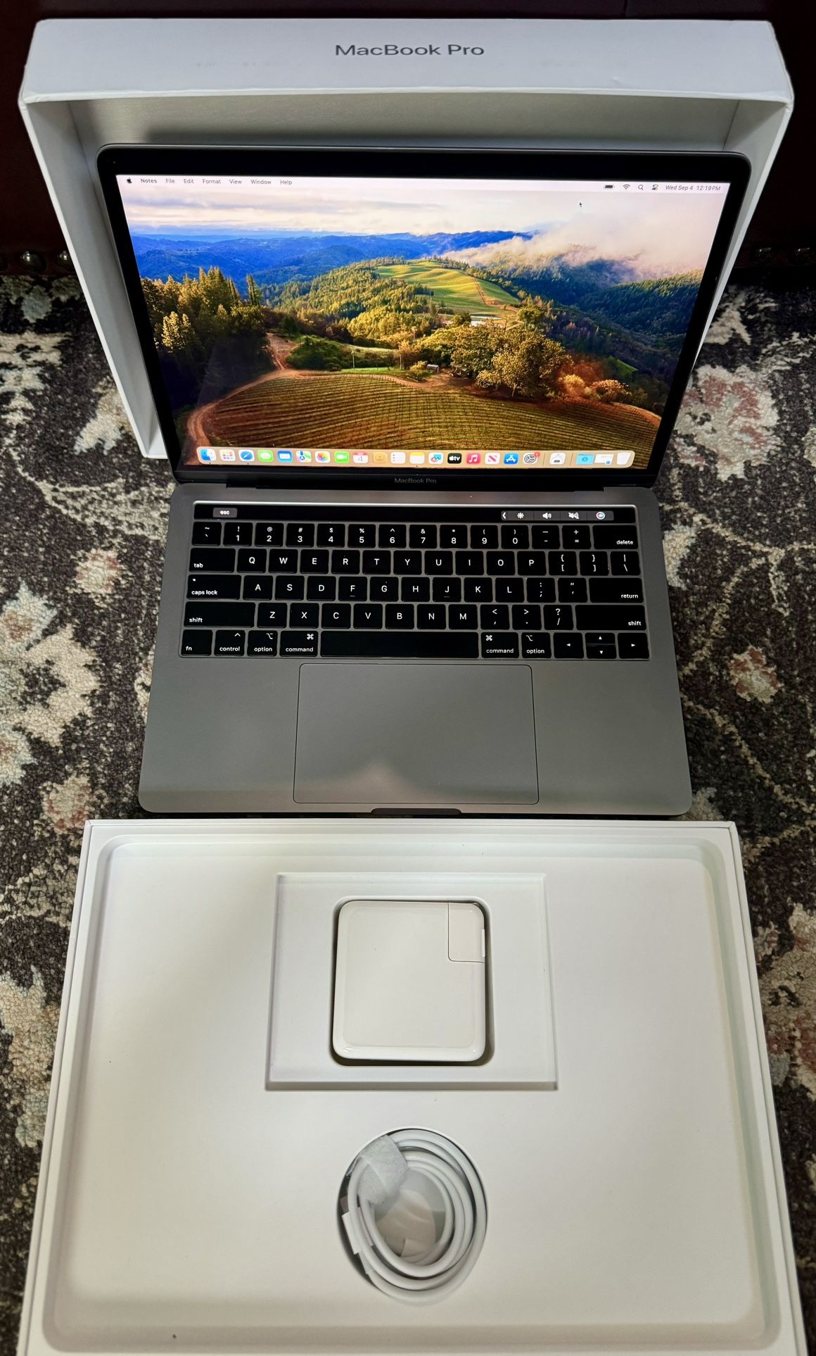 MacBook Pro 13" w/ Touch Bar, Mint, like new,2.3 ghz, i5,16 gb ,512HD, box included