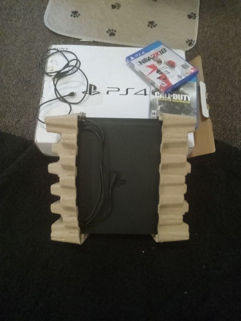 "Spider Man"PS4 Two Games Included NBA 2K18 Call Of Duty Infinite Warfare Price Negotiable