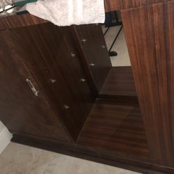 Bar With Swivel And Shelves