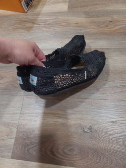 Toms women's shoes, size 7.5 (W)
