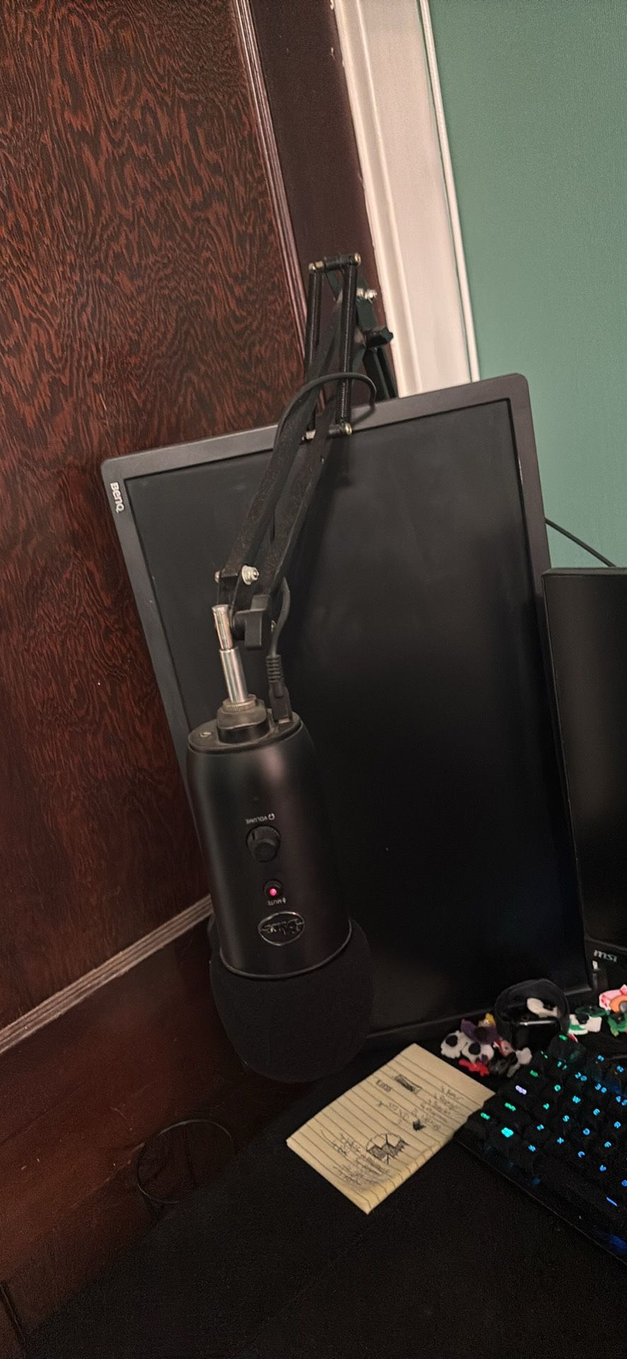 Blue Yeti Mic With Boom Arm