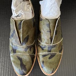 Women’s Anthropologie ALL BLACK Calf Hair Camo Loafers