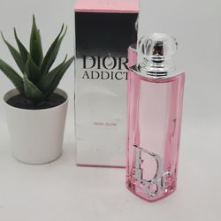 DIOR 

Dior Addict Rosy Glow Eau de Parfum

1.7 fl