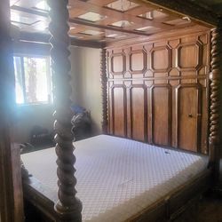 Callezione Euphora Bed Set With Columns And Headboard Mitror Top