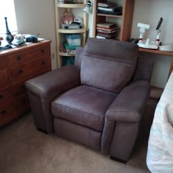 Wall Hugger Power Recliner  PRICE DROP!