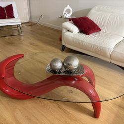 Modern living room set in excellent condition.