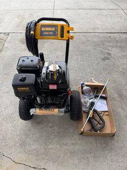 DEWALT 4400 PSI 4.0 GPM Gas Pressure Washer with Honda GX390 Engine, Heavy-Duty Commercial Cold Wate