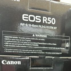 Canon EOS R50 Mirrorless Camera with 18-45mm Lens (Black)