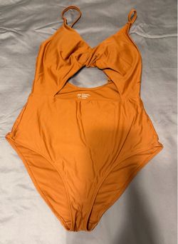 Women’s Smart Sculp Ribbed Cutout-Front Tummy Control Swimsuit size medium