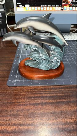 3 dolphins decorate