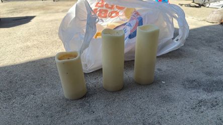 Battery flickering candles.