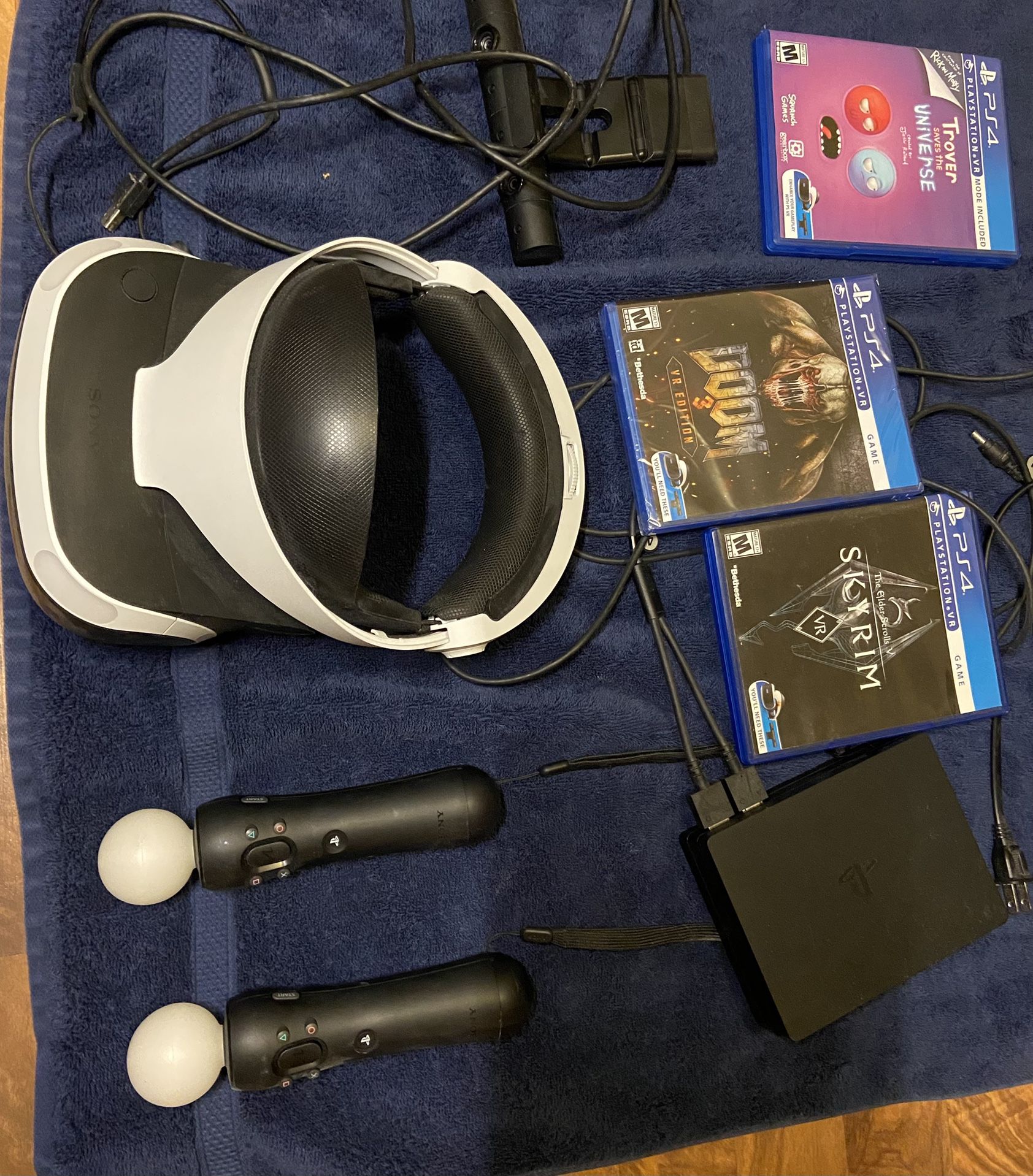 PSVR System w/ 2 Move Controllers and 3 Games