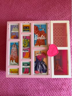 Barbie Fashion Fold Up Closet