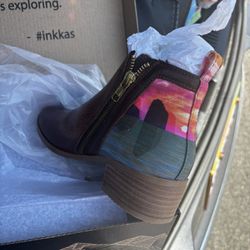 Very cute and colorful size 6 booties