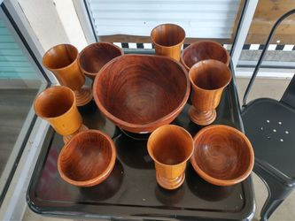 Wooden cups in bowls