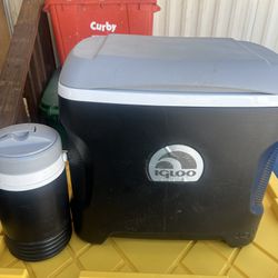 Igloo Cooler/ Thermos 