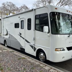 2004 Hurricane By Thor Motorcoach
