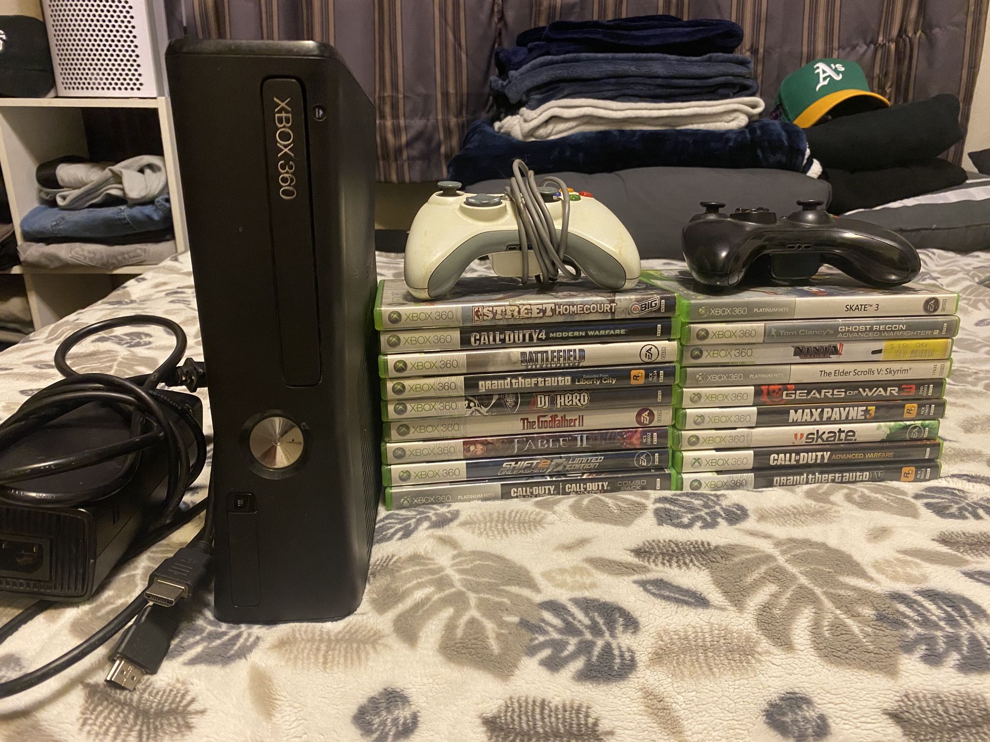 Xbox 360 Slim Matte Black 250gb Bundle W/ 18 Games