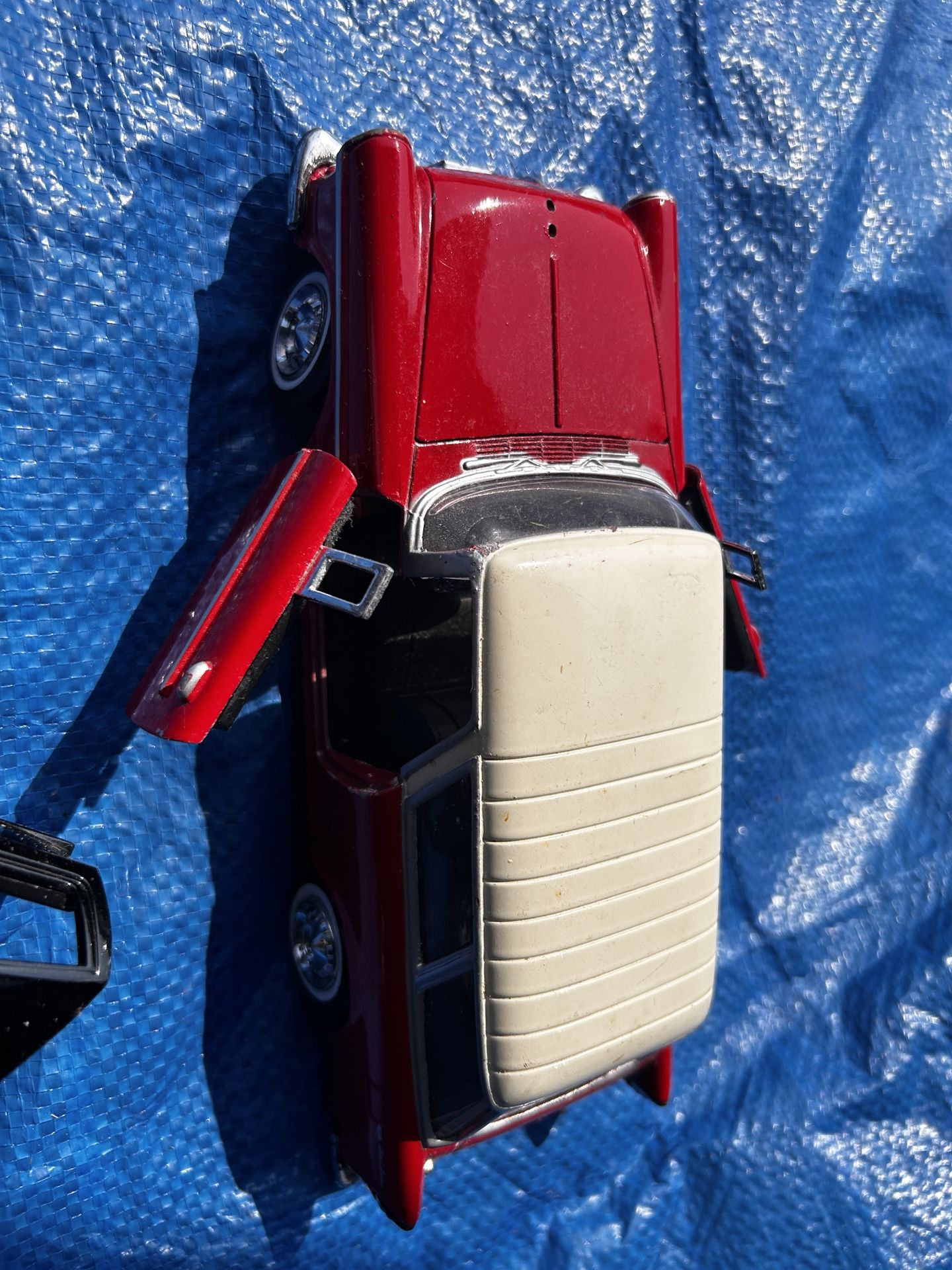 2 Model cars with doors that open