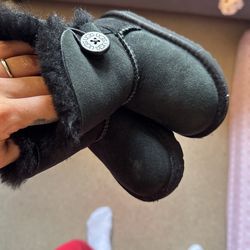 Toddler Uggz Size 6
