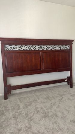 King size headboard. FREE!