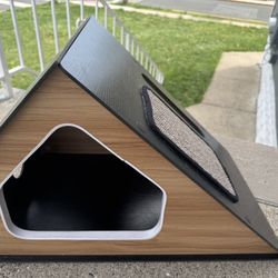 Cat Litter Box And Tiny House 