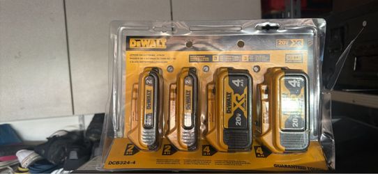 DeWalt 20V Lithium-Ion Battery 4-Pack DCB324-4