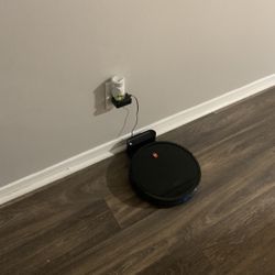 Eufy Vacuum w/ Remote