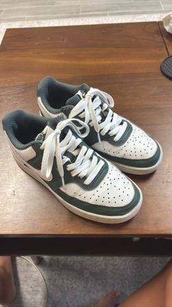 Nike Low-Top Sneakers White and Green