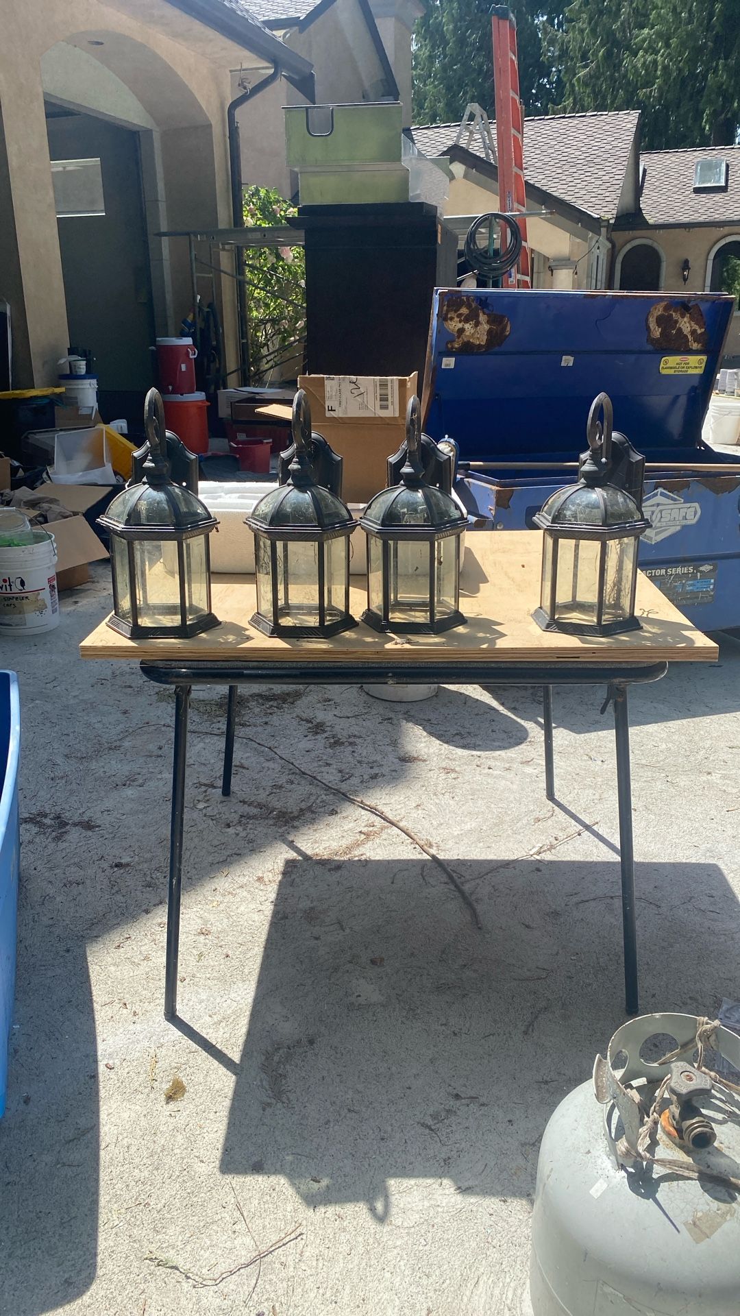 4 Outdoor Lights