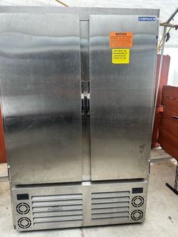 Commercial refrigerator