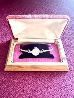 1970, 14K solid white gold Omega mechanical Swiss Made Women's watch exellent condition.