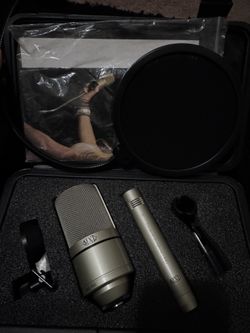 Mxl 990 microphone with pop filter