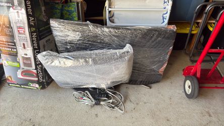 2 free tvs in working condition