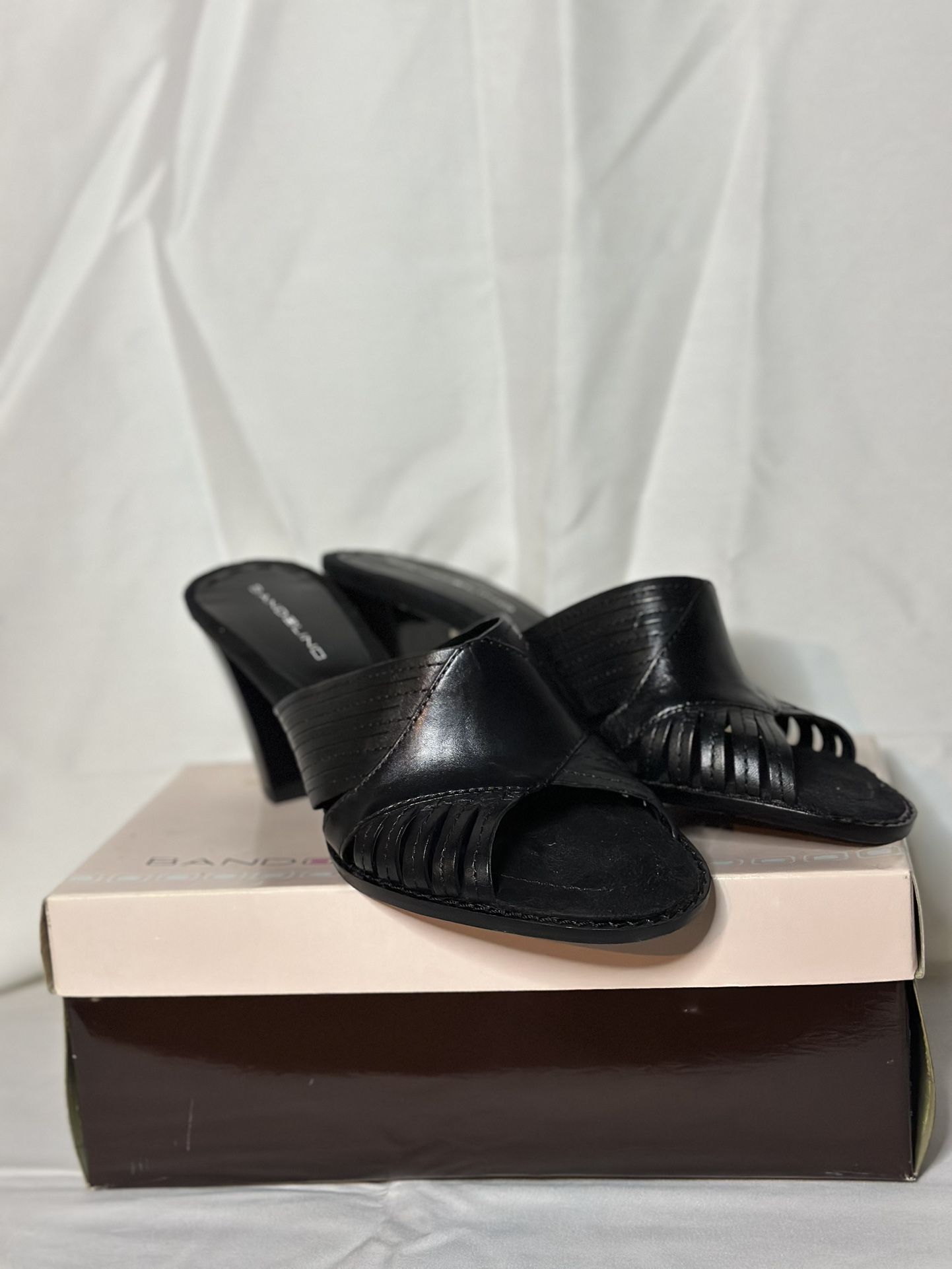 Bandolino Black Leather Flats — Women’s 7M
