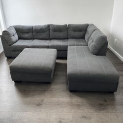 GREY SECTIONAL COUCH WITH OTTOMAN