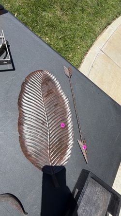 Metallic leaf tray
