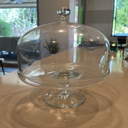 Glass cake display